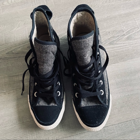 Women’s Hightop Elise Faux Fur Converse Sneaker. True to size - Picture 4 of 13